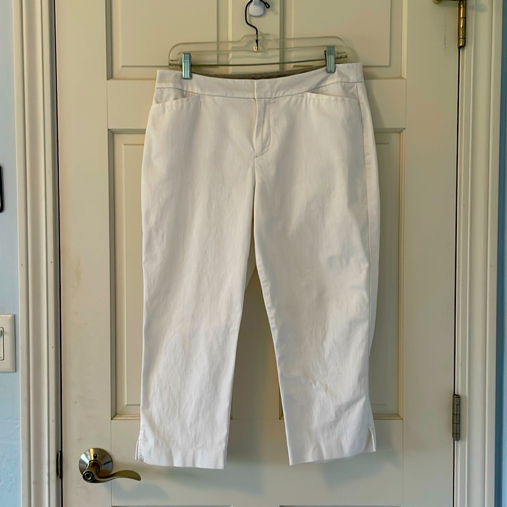Stylish White Capris - Perfect for Dressy or Casual Occasions!